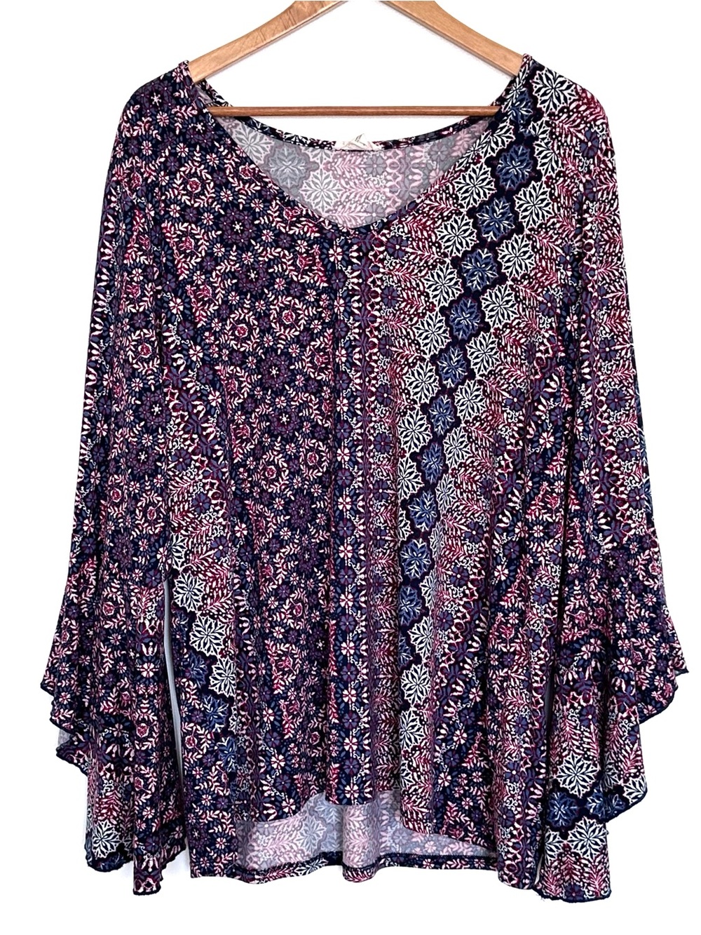 Como Blue Plus Shirt Women’s 1X Geometric Boho Bell Sleeve V Neck Pullover Top